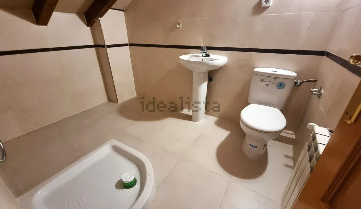 Chalet adosado en CL Ramon De Garciasol (11)