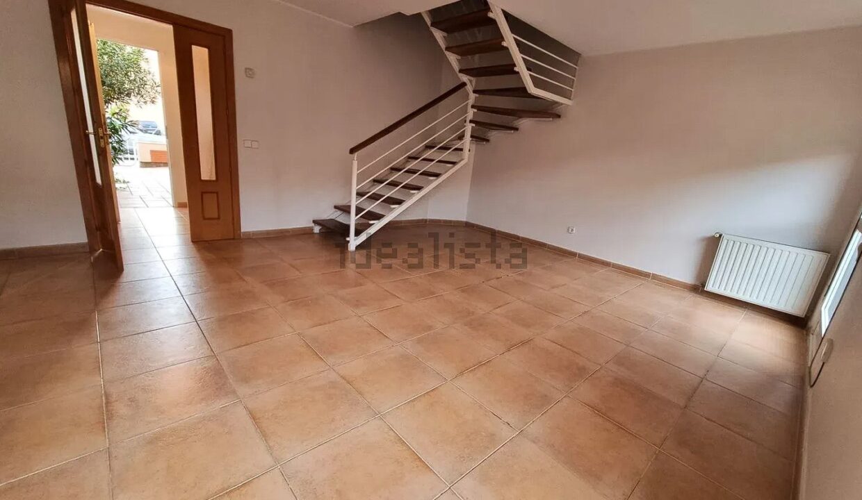 Chalet adosado en CL Ramon De Garciasol (3)