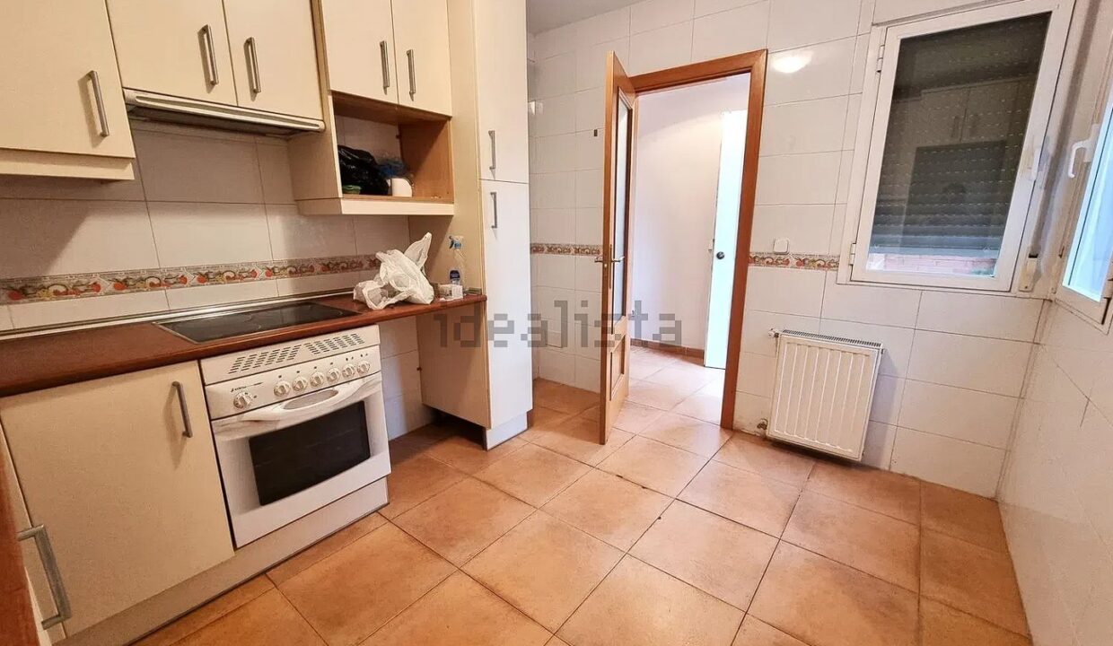 Chalet adosado en CL Ramon De Garciasol (5)