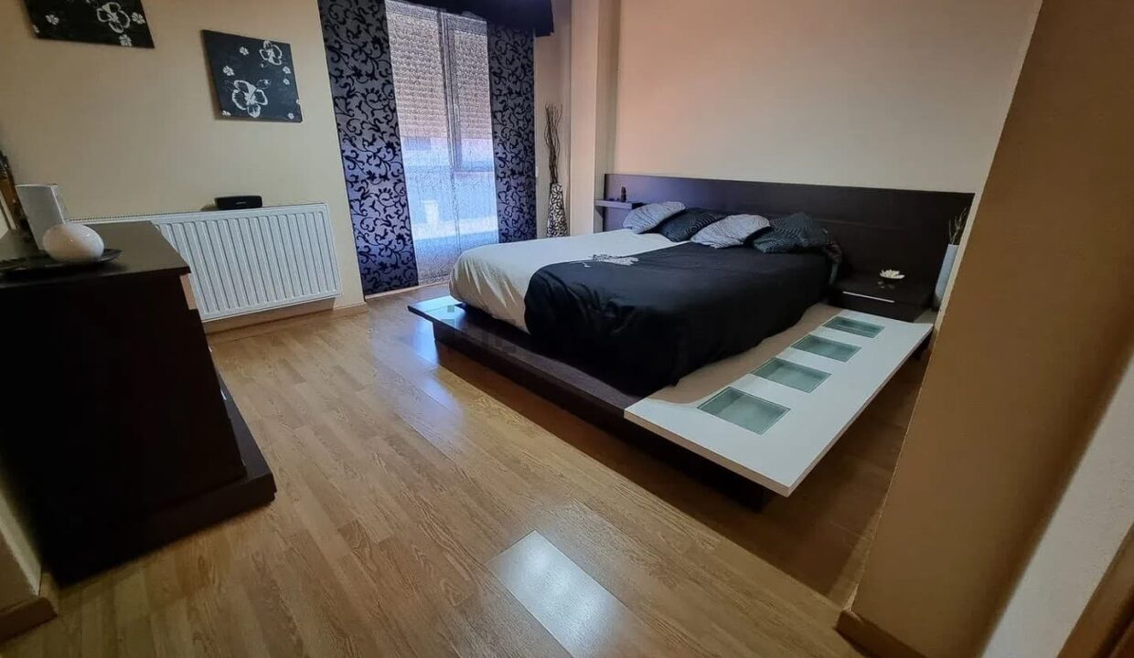 Chalet adosado en venta en Tortola de Henares (22)