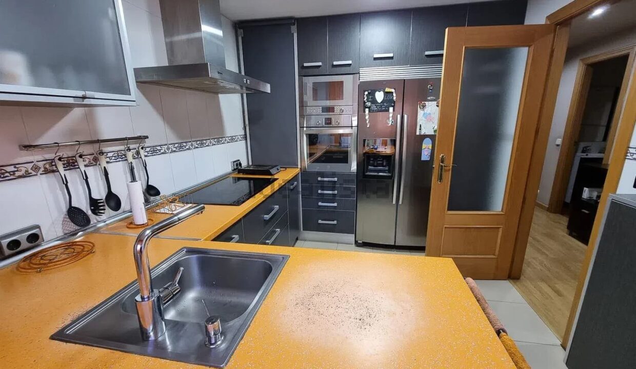 Chalet adosado en venta en Tortola de Henares (34)