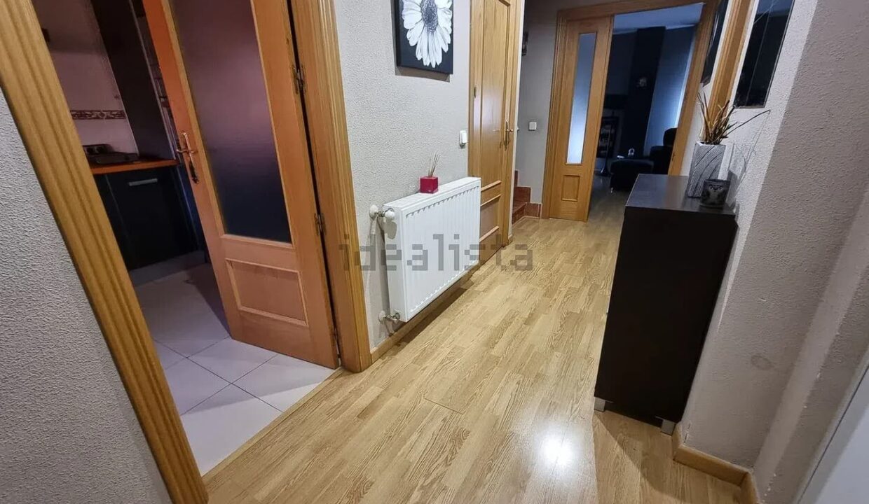 Chalet adosado en venta en Tortola de Henares (37)