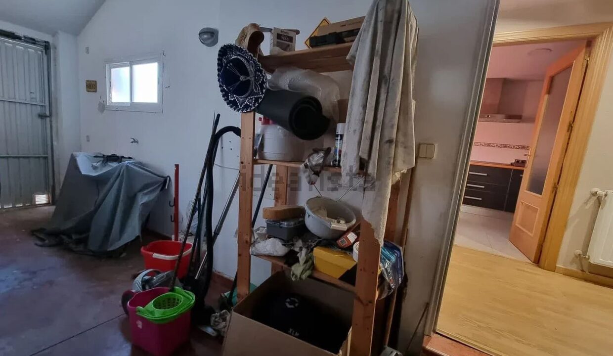 Chalet adosado en venta en Tortola de Henares (38)